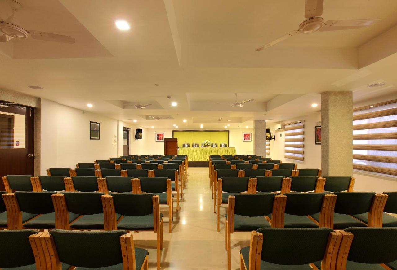 Hotel Park Residency Kuttiyadi Kuttyadi Exterior photo