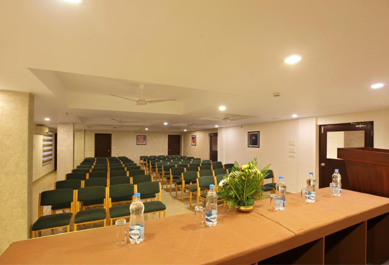 Hotel Park Residency Kuttiyadi Kuttyadi Exterior photo