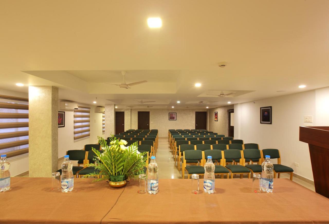Hotel Park Residency Kuttiyadi Kuttyadi Exterior photo